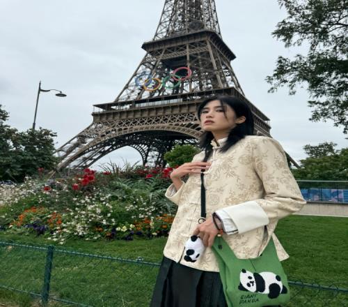 赵丽娜分享在巴黎旅游的照片：把国风穿到奥运会开幕式现场